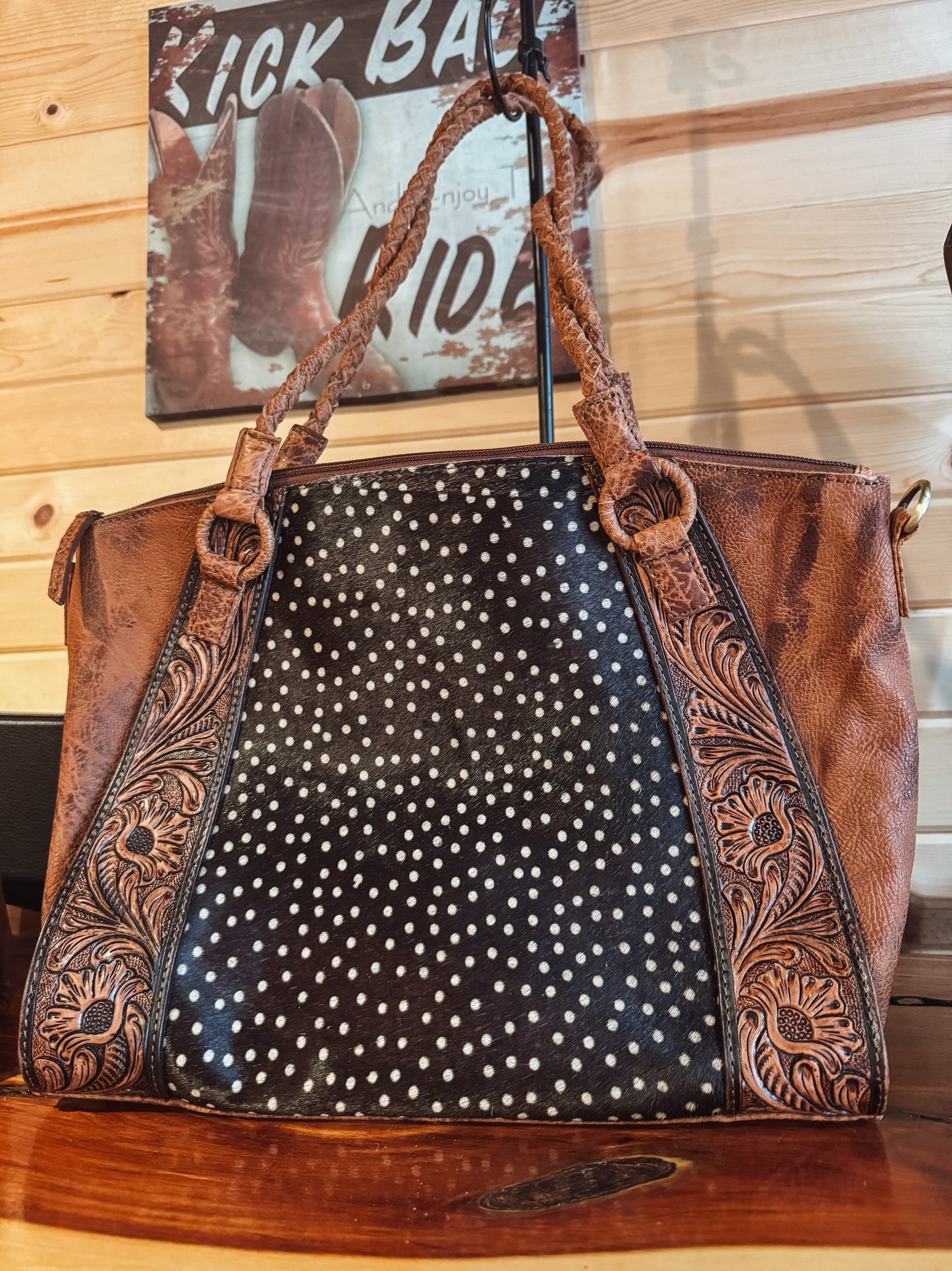 Leather detailed tote