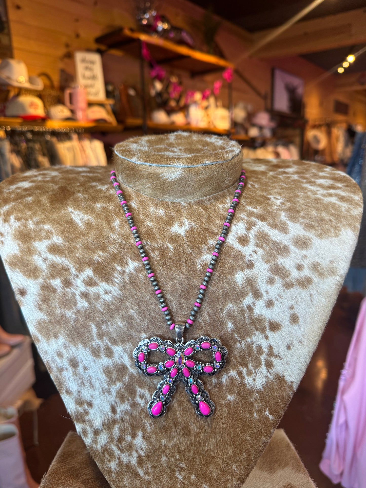 Western bow necklace